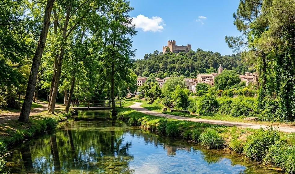Vistas de Santa Coloma de Farners, el Parc de Sant Salvador y su entorno en la comarca de La Selva